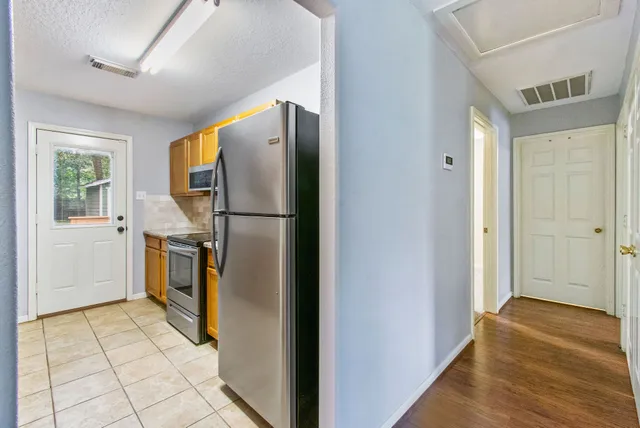 $1,325 | 10629 Royal Cavins Drive, Conroe, TX 77303