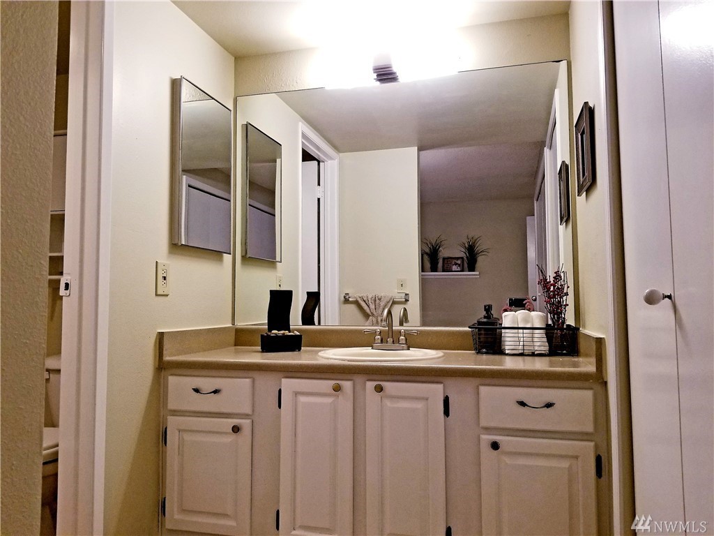 701 Southwest 5th Court, Unit B302 Renton, WA 98057 - Photo 14 of 18