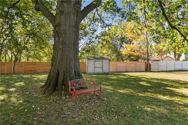 $285,000 | 7805 East 73rd Street, Kansas City, MO 64133