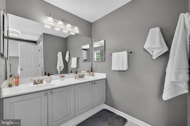 $849,000 | 15 Linden Hill Way Southwest, Leesburg, VA 20175