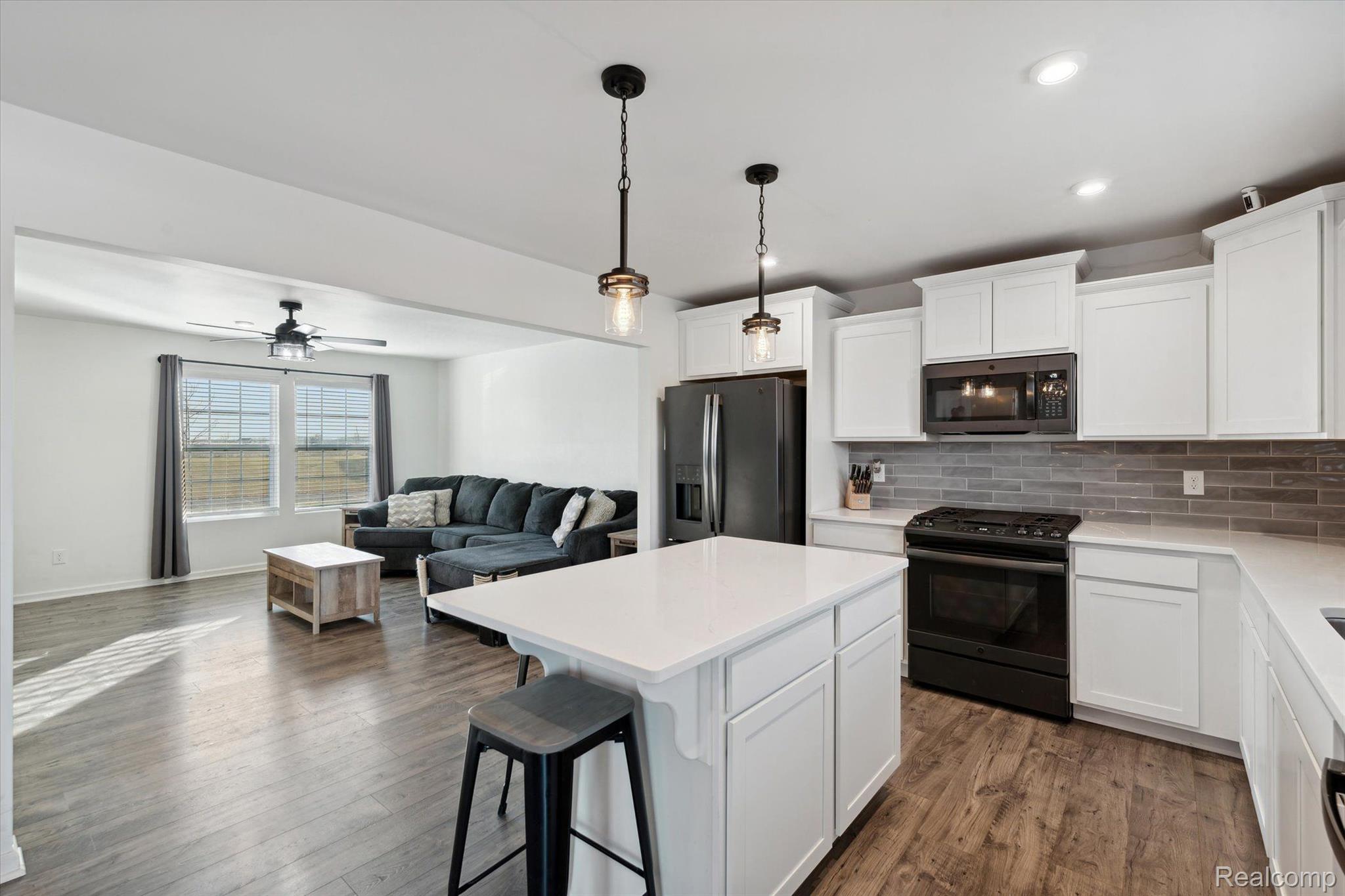 8024 Jordan Drive Jackson, MI 49201 - Photo 10 of 39 Open to the Living Area