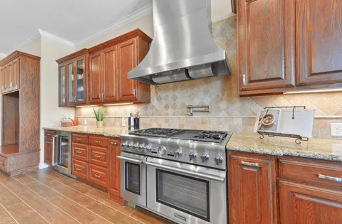 $680,000 | 2903 Harvest Hill Drive, Friendswood, TX 77546