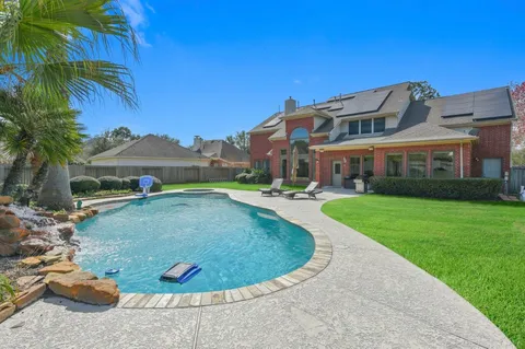 $680,000 | 2903 Harvest Hill Drive, Friendswood, TX 77546