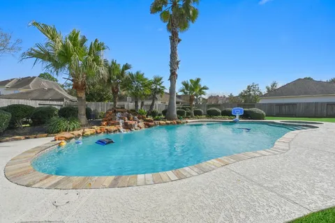 $680,000 | 2903 Harvest Hill Drive, Friendswood, TX 77546