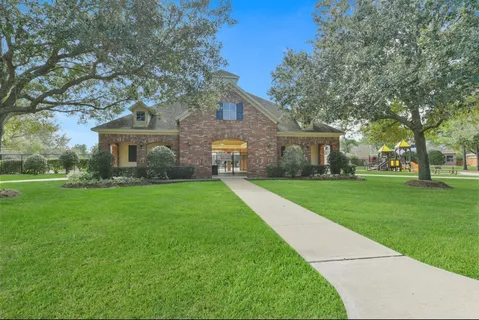 $680,000 | 2903 Harvest Hill Drive, Friendswood, TX 77546