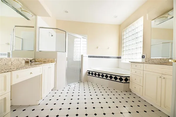 $669,000 | 8022 Canyon Lake Circle, Orlando, FL 32835
