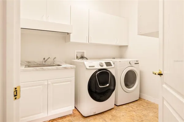 $669,000 | 8022 Canyon Lake Circle, Orlando, FL 32835