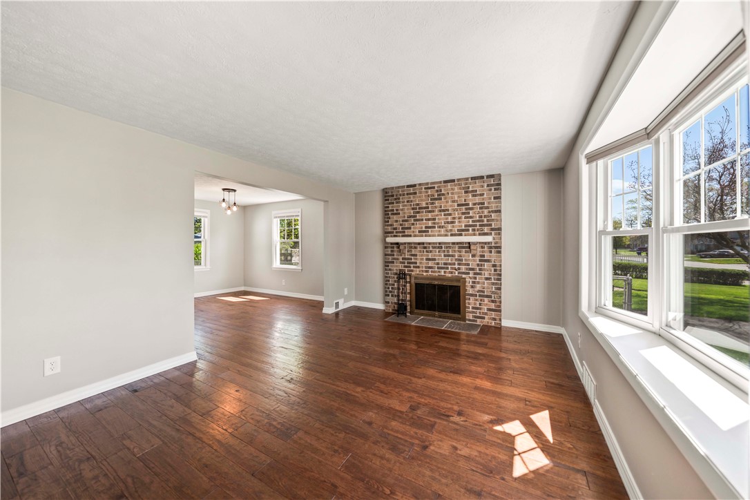 118 Queensboro Road Irondequoit, NY 14609 - Photo 5 of 40 Living Area- New flooring