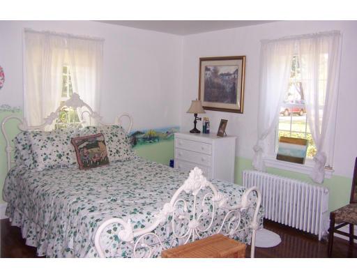 136 Pearse Road Swansea, MA 02777 - Photo 11 of 26 Gallery Image 11