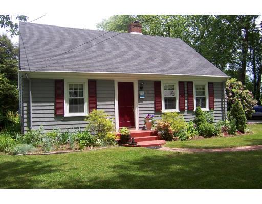 136 Pearse Road Swansea, MA 02777 - Photo 2 of 26 Gallery Image 2