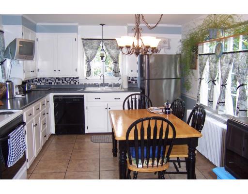 136 Pearse Road Swansea, MA 02777 - Photo 3 of 26 Gallery Image 3