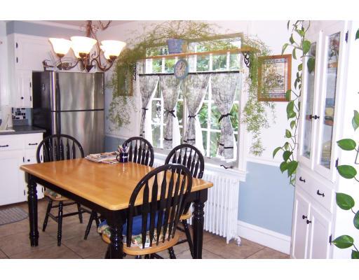 136 Pearse Road Swansea, MA 02777 - Photo 4 of 26 Gallery Image 4