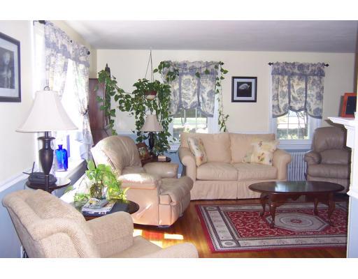 136 Pearse Road Swansea, MA 02777 - Photo 6 of 26 Gallery Image 6
