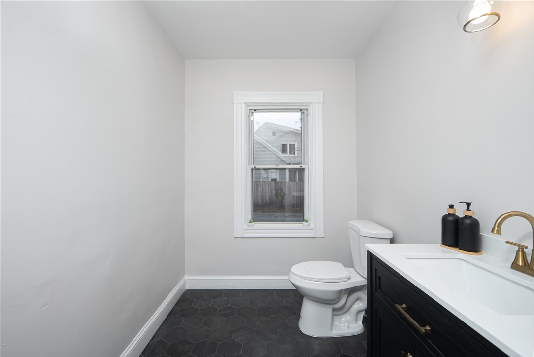 51 Salisbury Avenue North Kingstown, RI 02852 - Photo 12 of 27