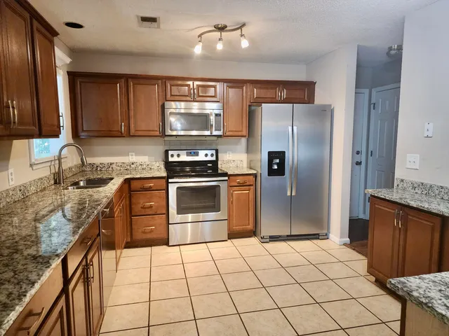 $3,300 | 1269 Center Lake Drive, Mount Pleasant, SC 29464