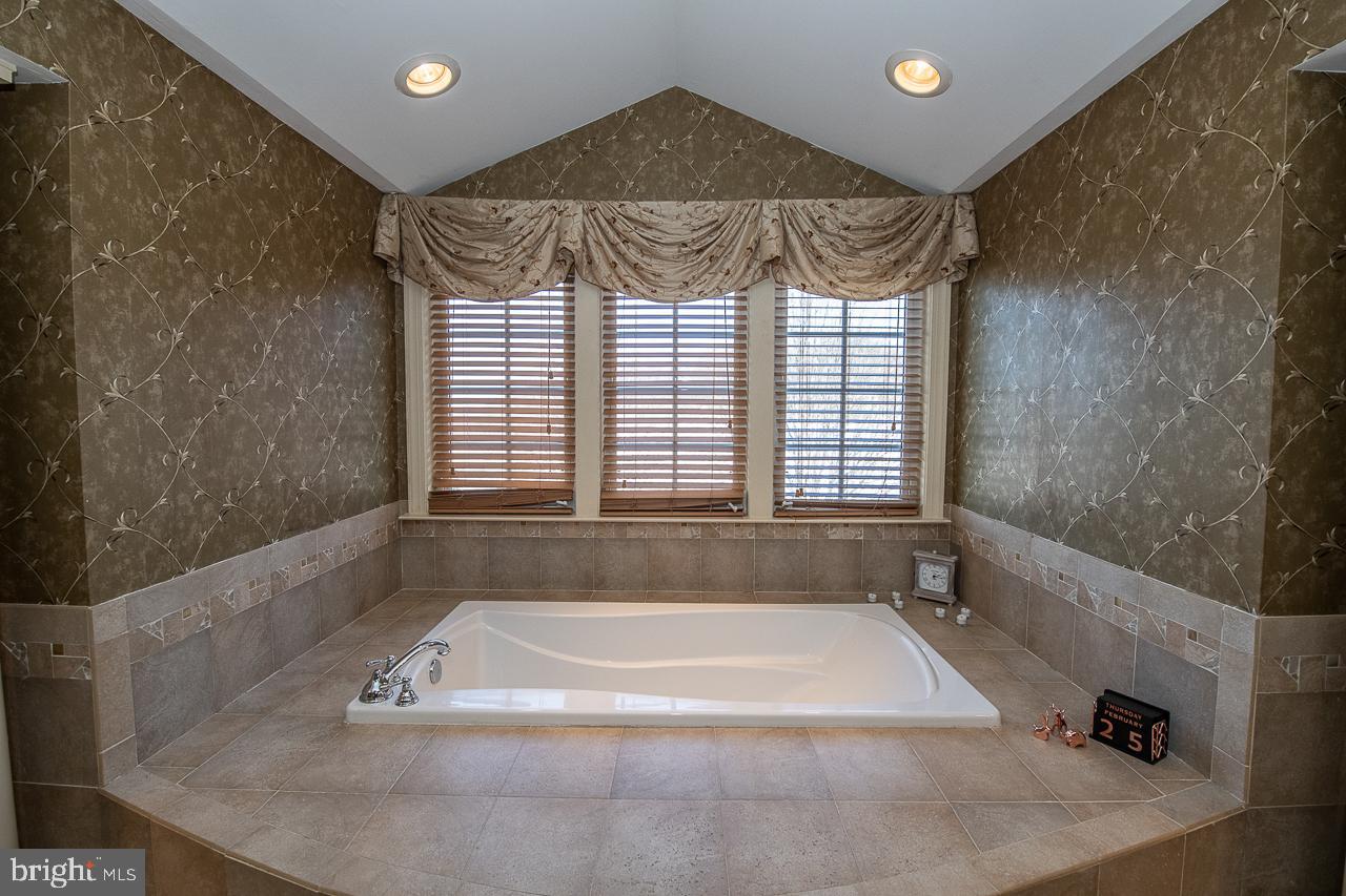 34 Hollow Drive Malvern, PA 19355 - Photo 32 of 54 Socking Tub