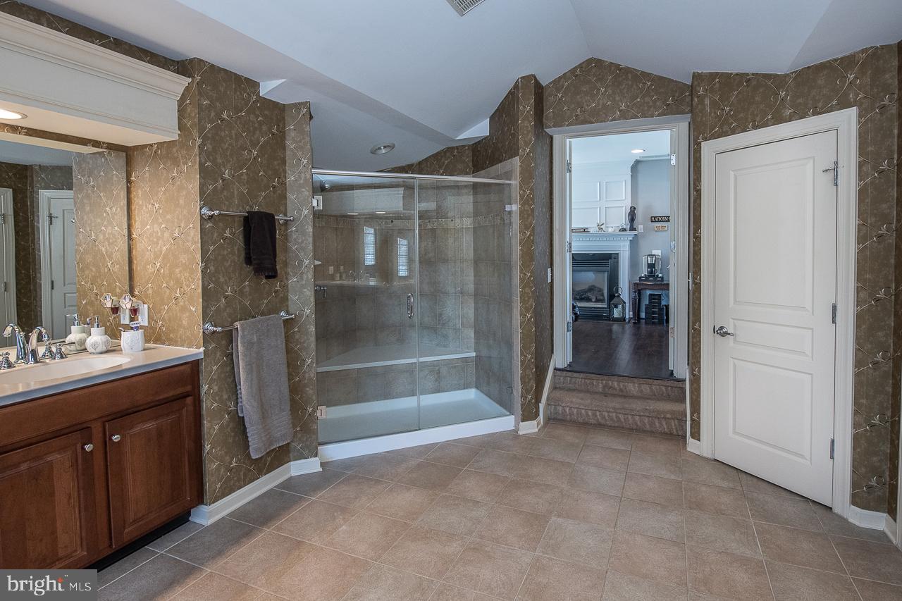 34 Hollow Drive Malvern, PA 19355 - Photo 33 of 54 Oversized walk in shower