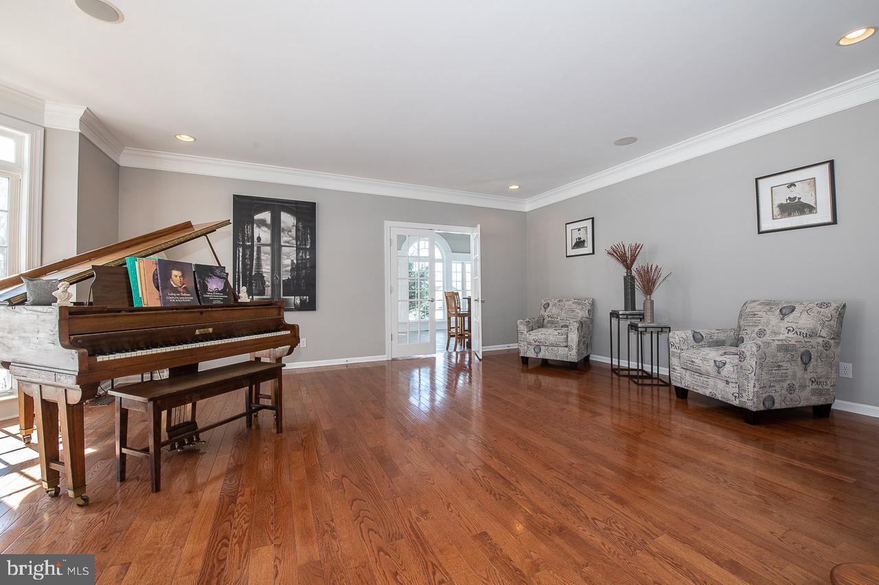 34 Hollow Drive Malvern, PA 19355 - Photo 7 of 54 Living room