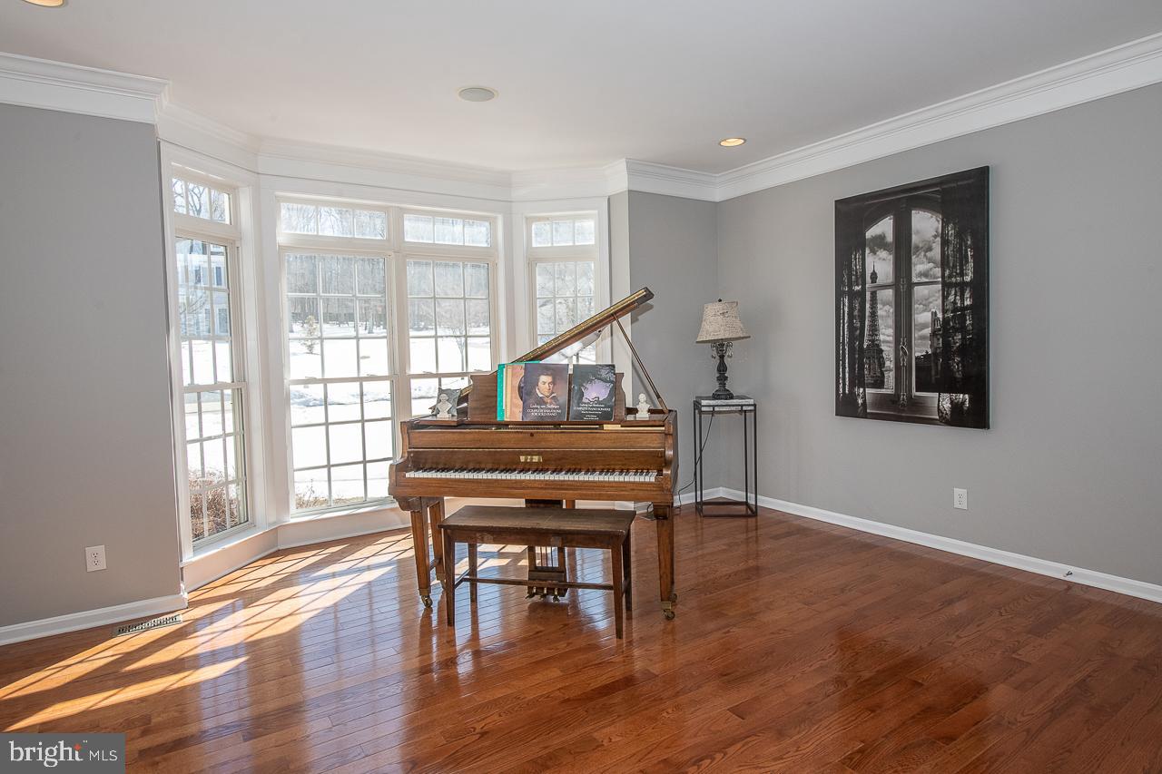 34 Hollow Drive Malvern, PA 19355 - Photo 8 of 54 Living room