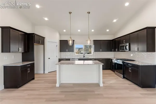 $477,500 | 806 Keystone Loop, Canon City, CO 81212