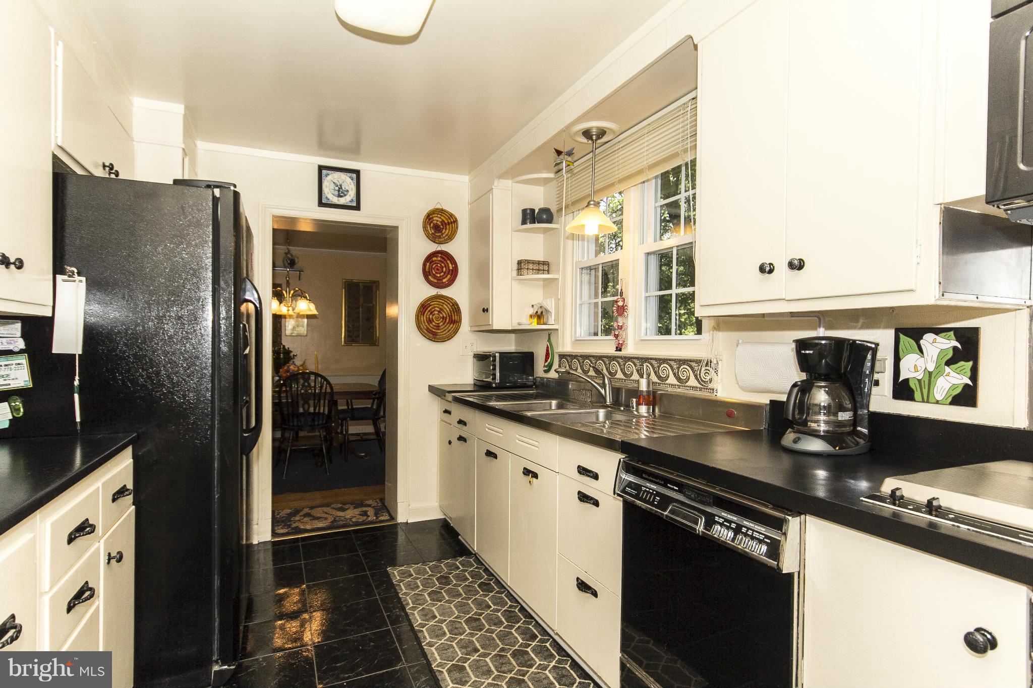 7 Burnbrae Road Baltimore, MD 21204 - Photo 11 of 30 Kitchen