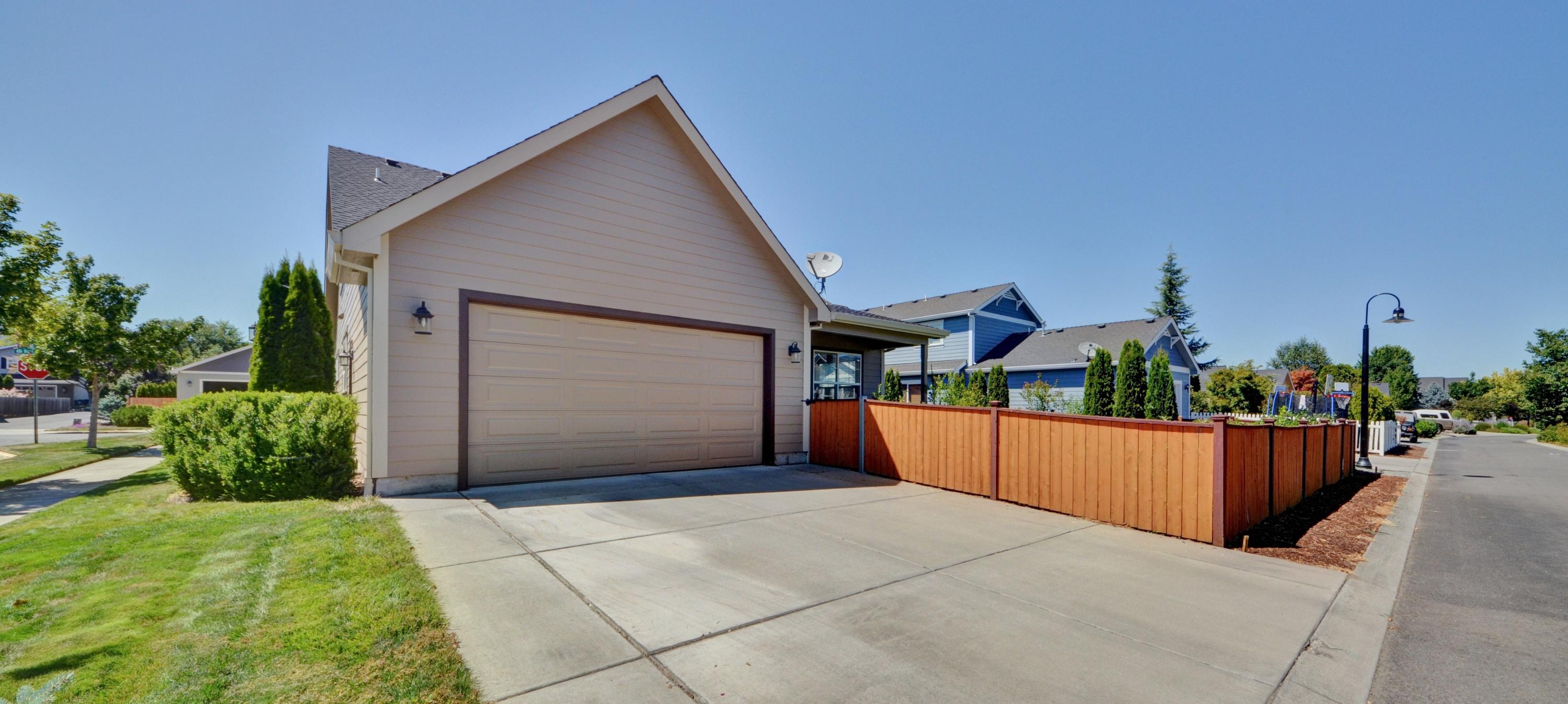 920 Buck Point Street Central Point, OR 97502 - Photo 40 of 40 021