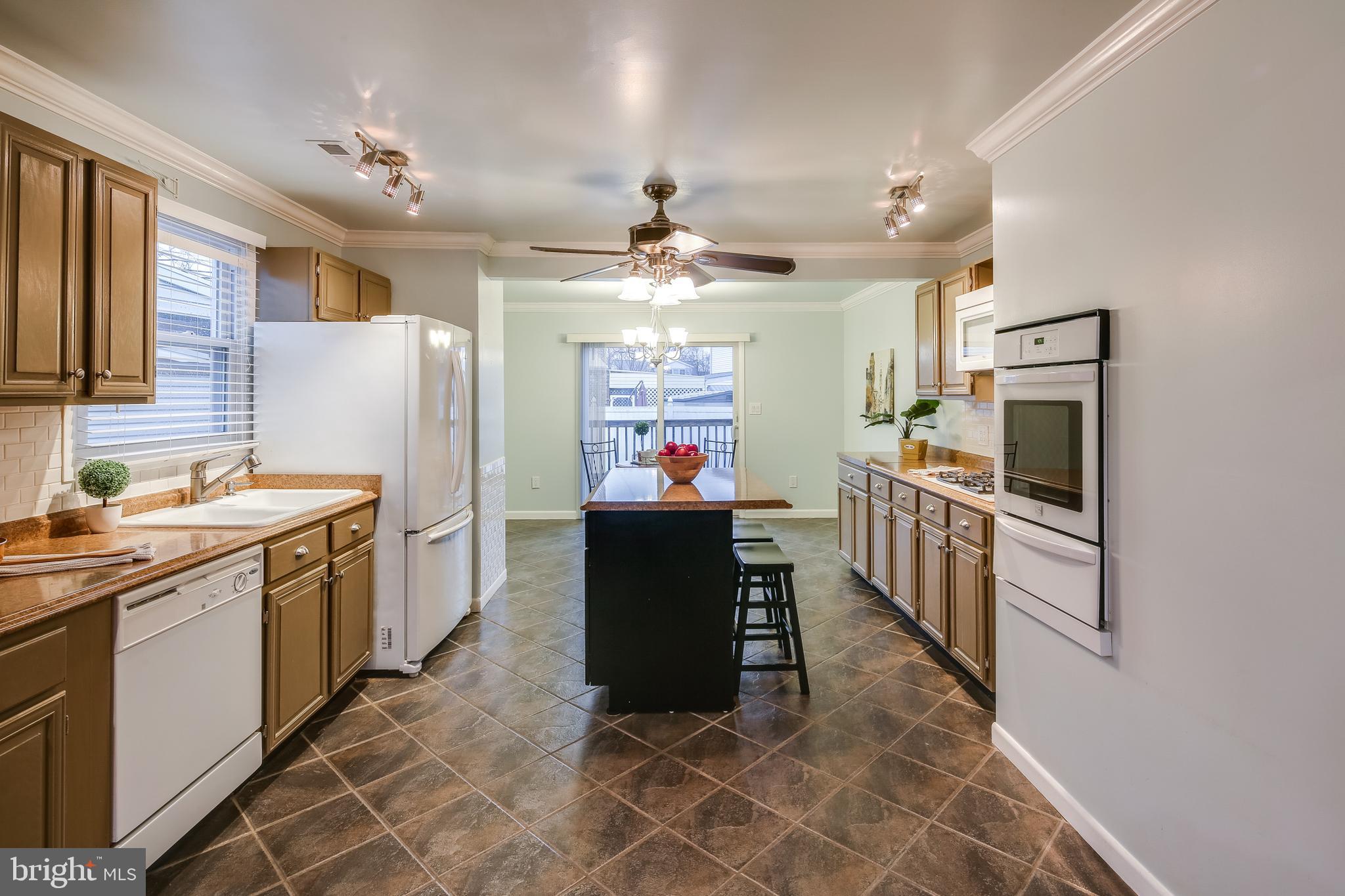 8255 Bullneck Road Baltimore, MD 21222 - Photo 4 of 29 Wall oven on the right.