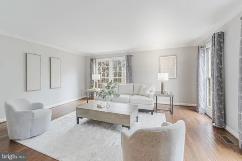 $1,290,000 | 4715 Lewis Woods Court, Chantilly, VA 20151