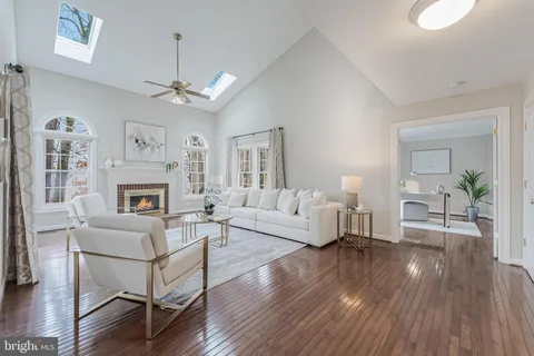 $1,290,000 | 4715 Lewis Woods Court, Chantilly, VA 20151