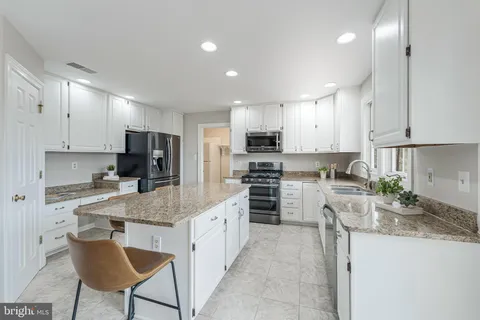 $1,290,000 | 4715 Lewis Woods Court, Chantilly, VA 20151