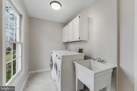 $1,290,000 | 4715 Lewis Woods Court, Chantilly, VA 20151