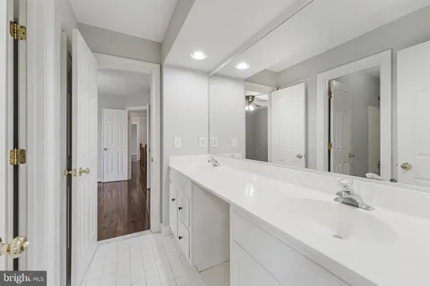 $1,290,000 | 4715 Lewis Woods Court, Chantilly, VA 20151