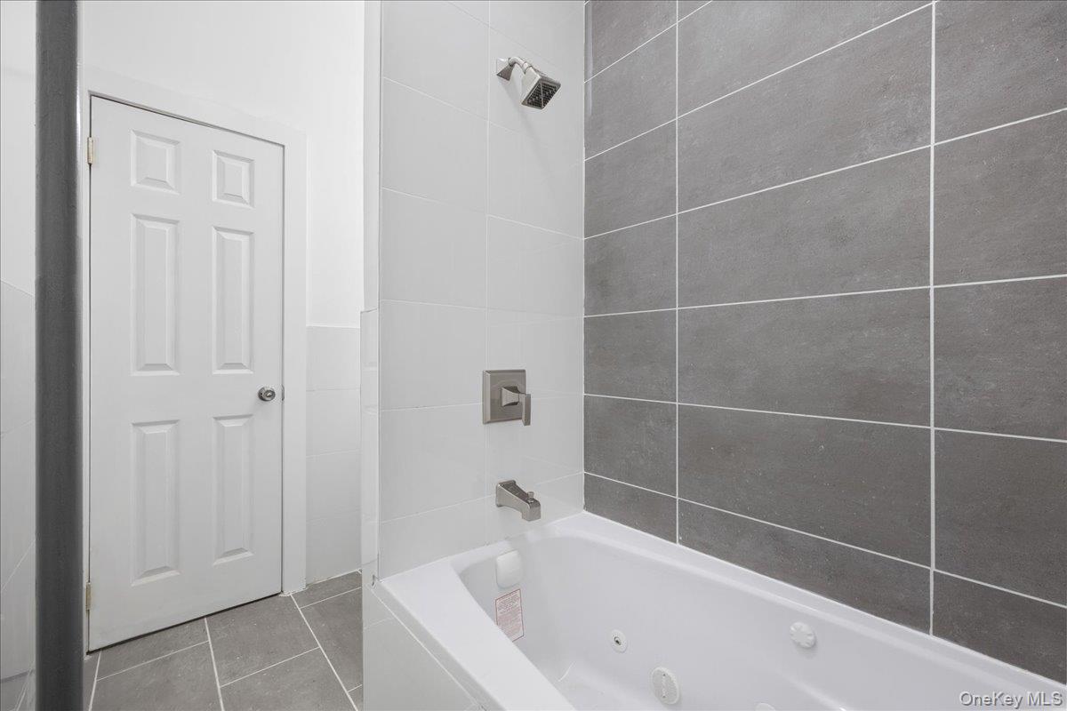 160 Wadsworth Avenue, Unit 302 Manhattan, NY 10033 - Photo 17 of 21 a bathroom with a bathtub