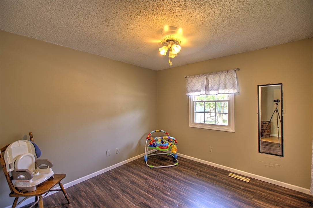 1585 East North Port Road Decatur, IL 62526 - Photo 13 of 31 Gallery Image 13