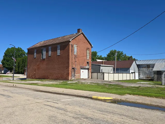 $1 | 102 Main Street North, Canton, MN 55922