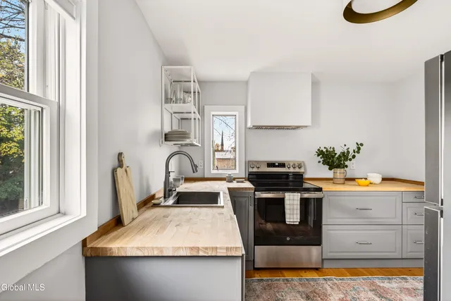 $789,000 | 19 8th Street, Hudson, NY 12534