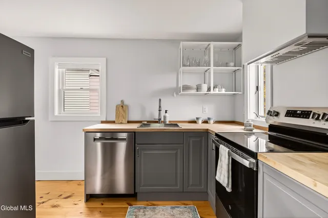 $789,000 | 19 8th Street, Hudson, NY 12534