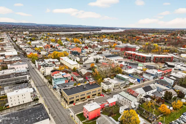 $789,000 | 19 8th Street, Hudson, NY 12534