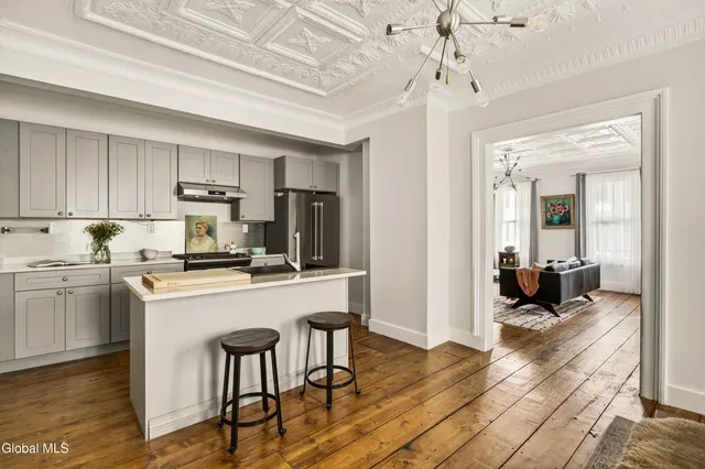 $789,000 | 19 8th Street, Hudson, NY 12534