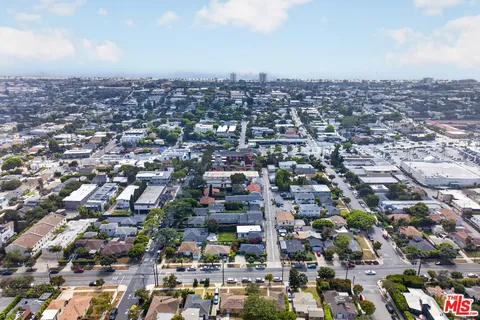 $1,585,000 | 2822 11th Street, Santa Monica, CA 90405