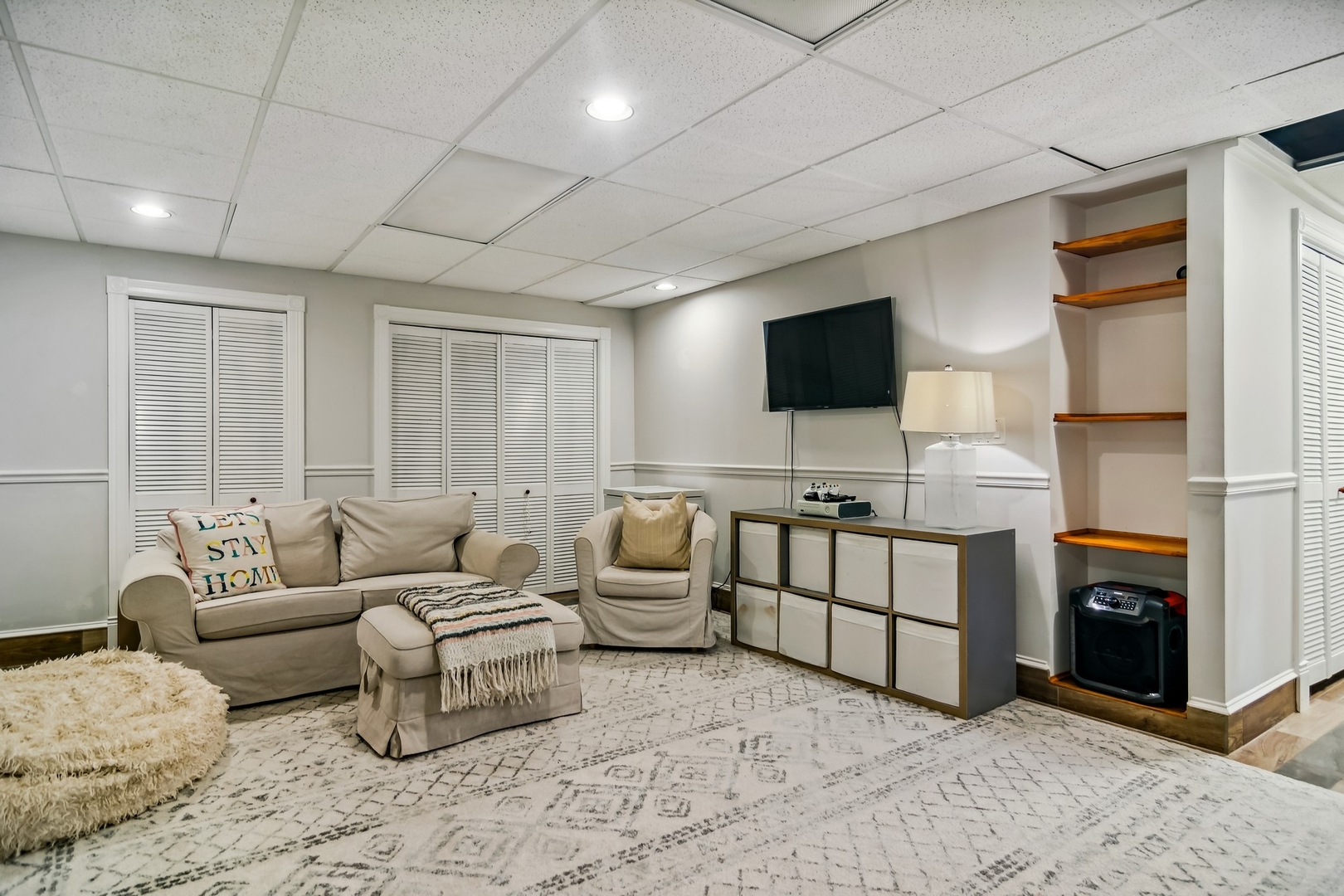 8713 Gardner Road Fox River Grove, IL 60021 - Photo 19 of 25 a living room with furniture and a flat screen tv