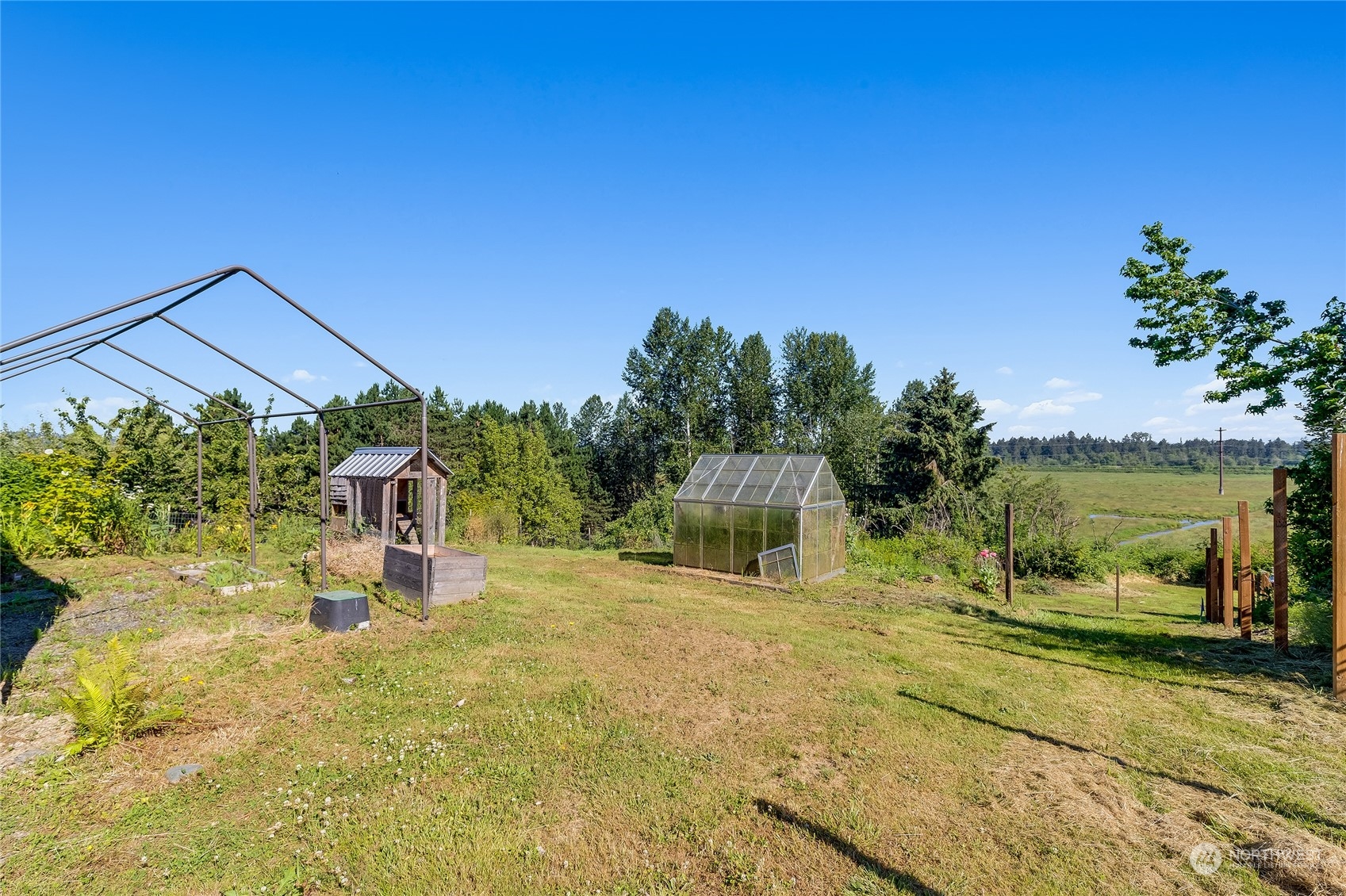 6705 Skipley Road Snohomish, WA 98290 - Photo 39 of 40 a swimming pool with barbeque oven