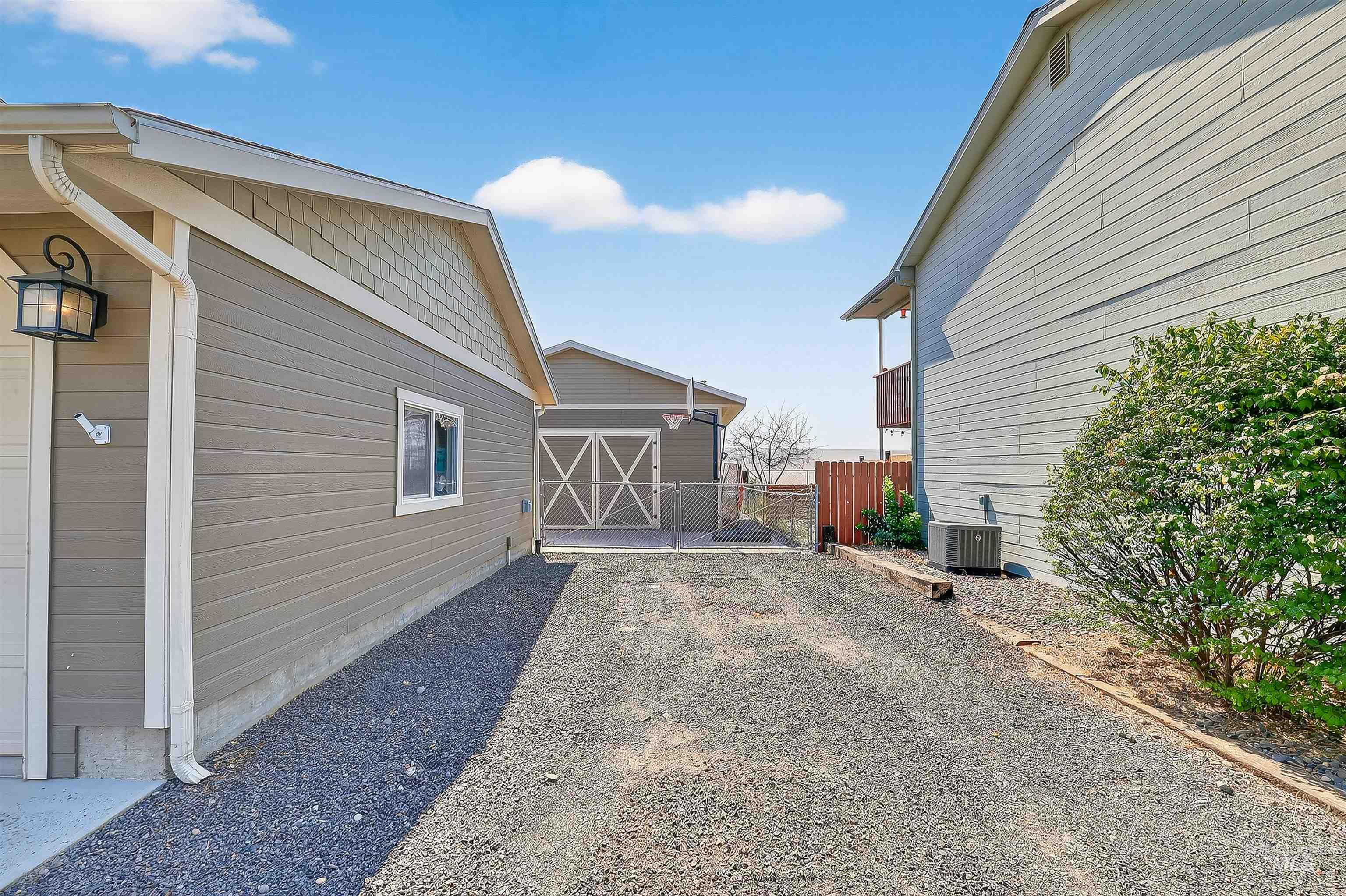 1810 Birch Drive Lewiston, ID 83501 - Photo 31 of 47 View of side of home featuring a central AC unit