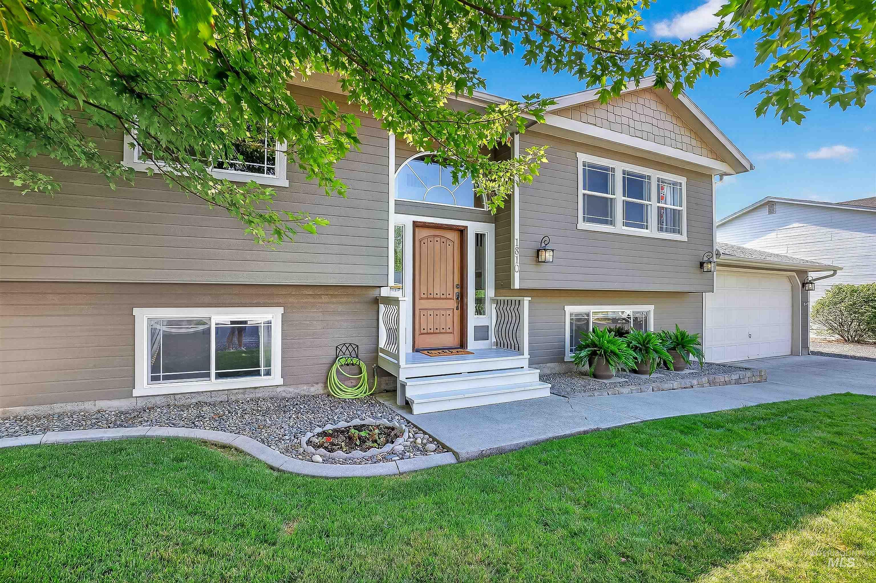 1810 Birch Drive Lewiston, ID 83501 - Photo 45 of 47 Bi-level home featuring a front lawn and an attached garage