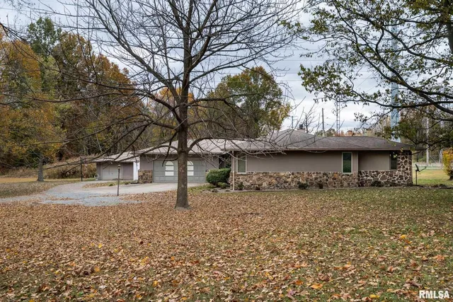 $235,000 | 1718 Russell Road, West Frankfort, IL 62896