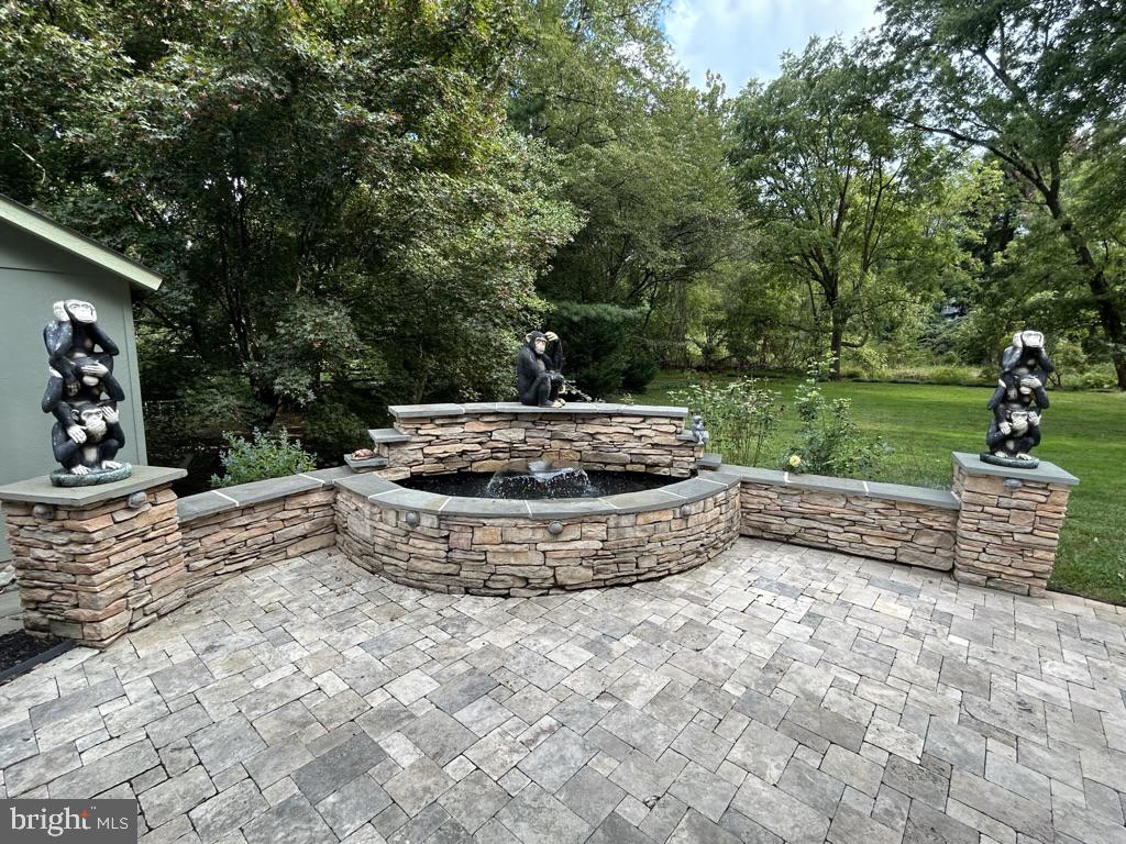 424 Red Coat Lane Wayne, PA 19087 - Photo 11 of 58