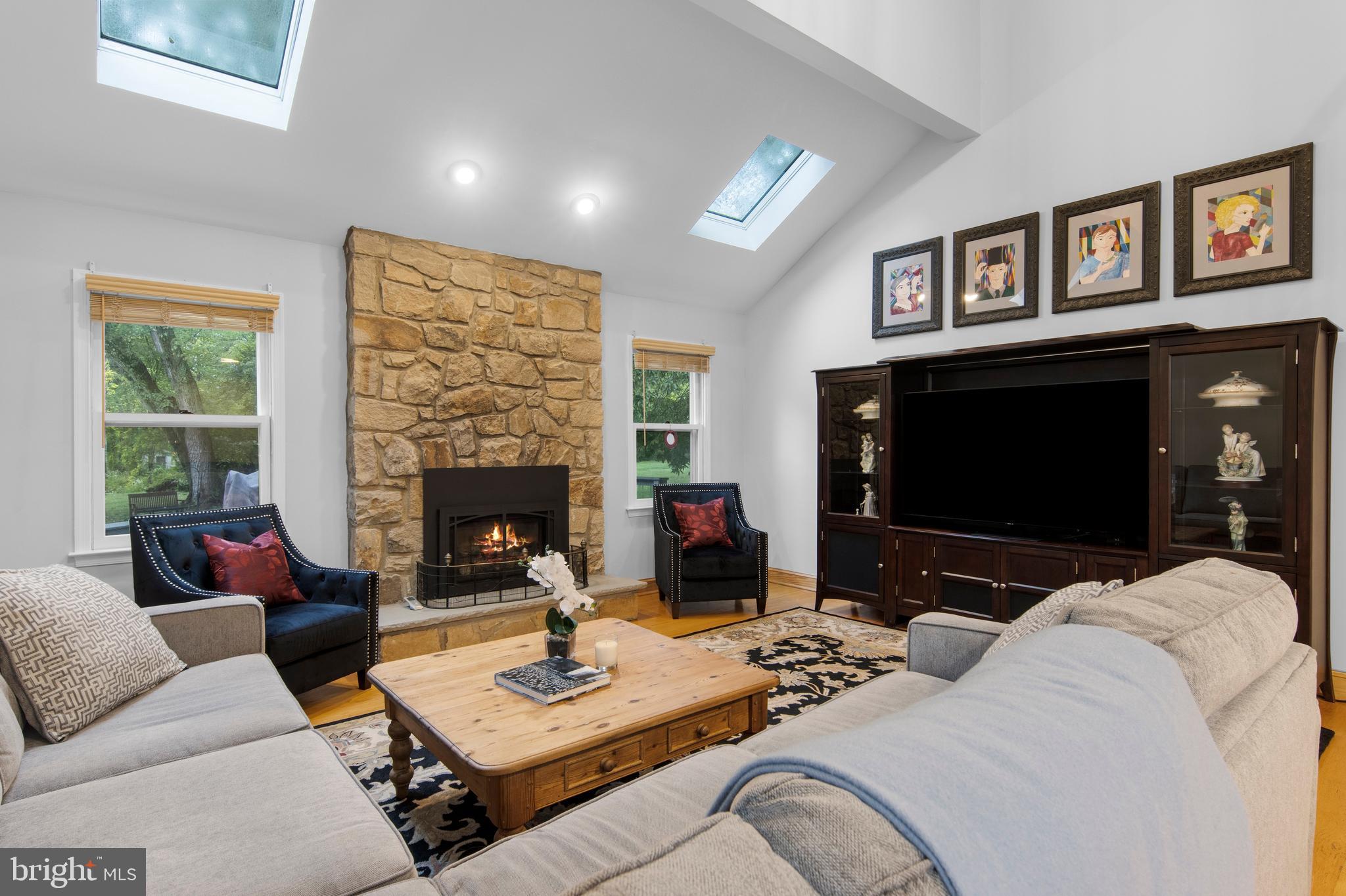 424 Red Coat Lane Wayne, PA 19087 - Photo 15 of 58 Stone fireplace - gas