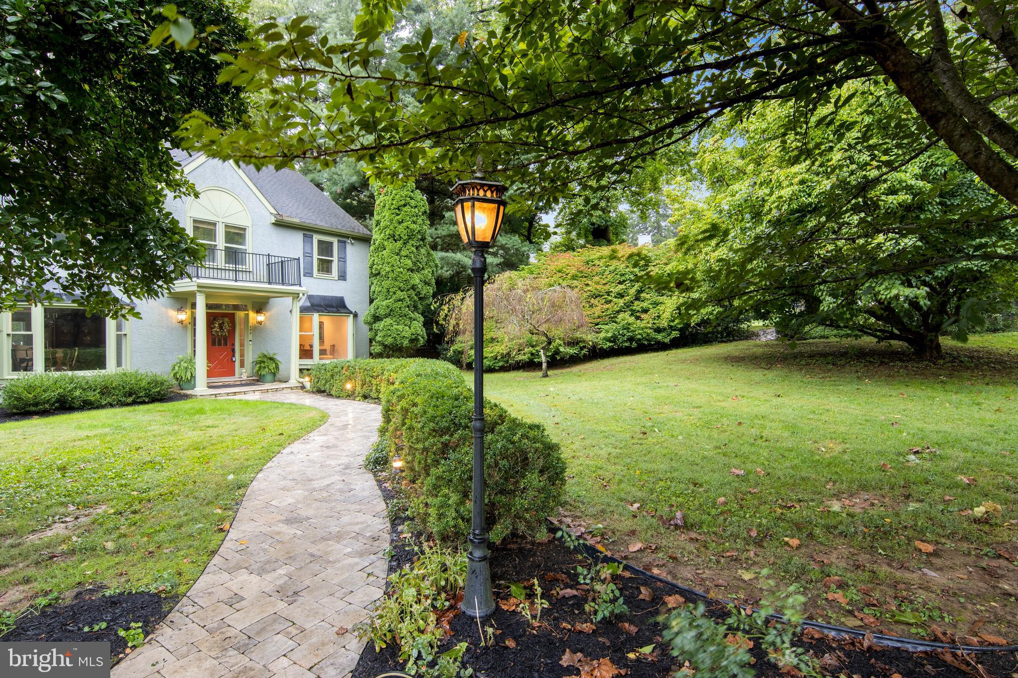 424 Red Coat Lane Wayne, PA 19087 - Photo 2 of 58 Front yard - gorgeous hardscape