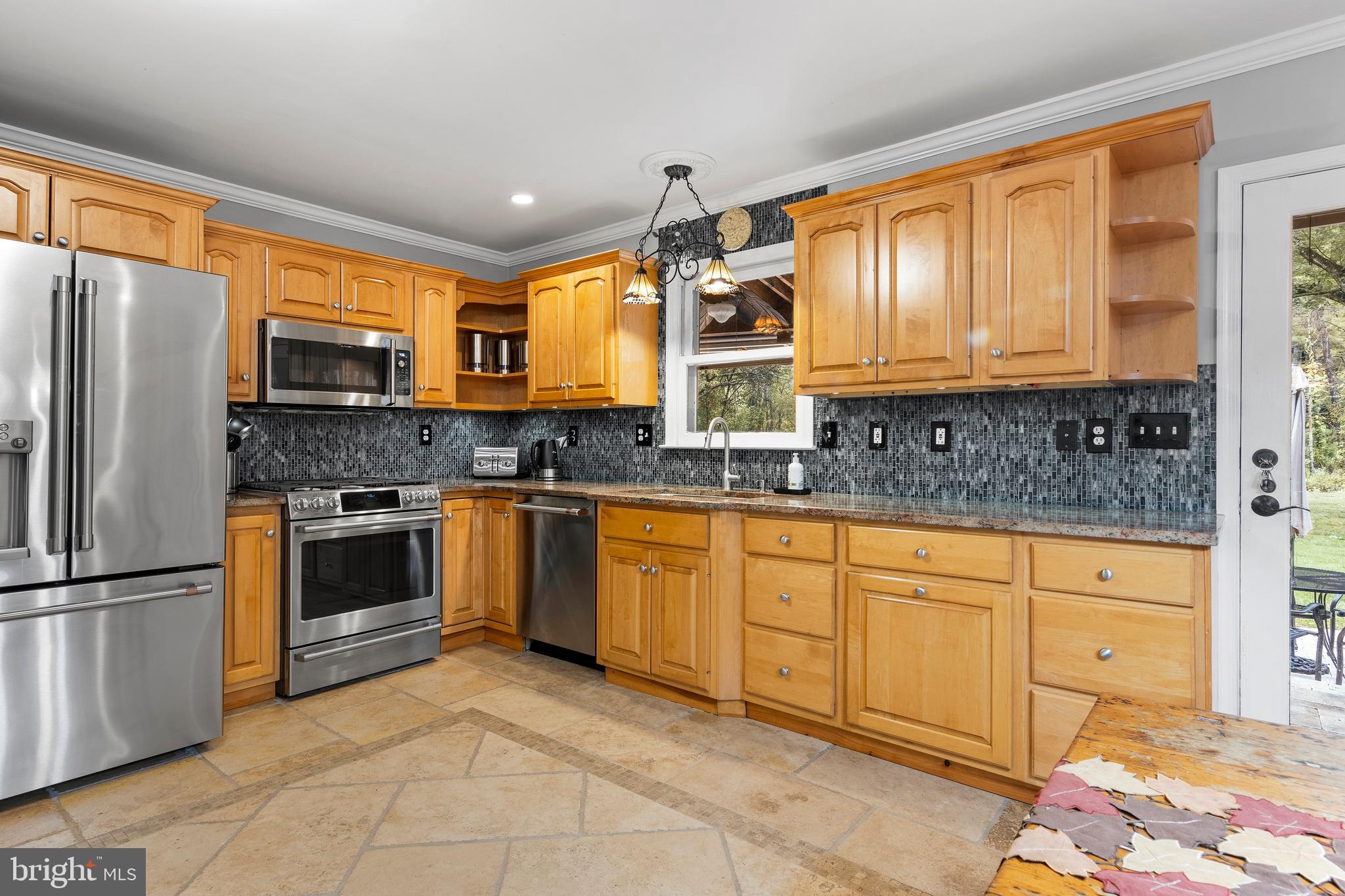 424 Red Coat Lane Wayne, PA 19087 - Photo 24 of 58 New GE Cafe style appliances