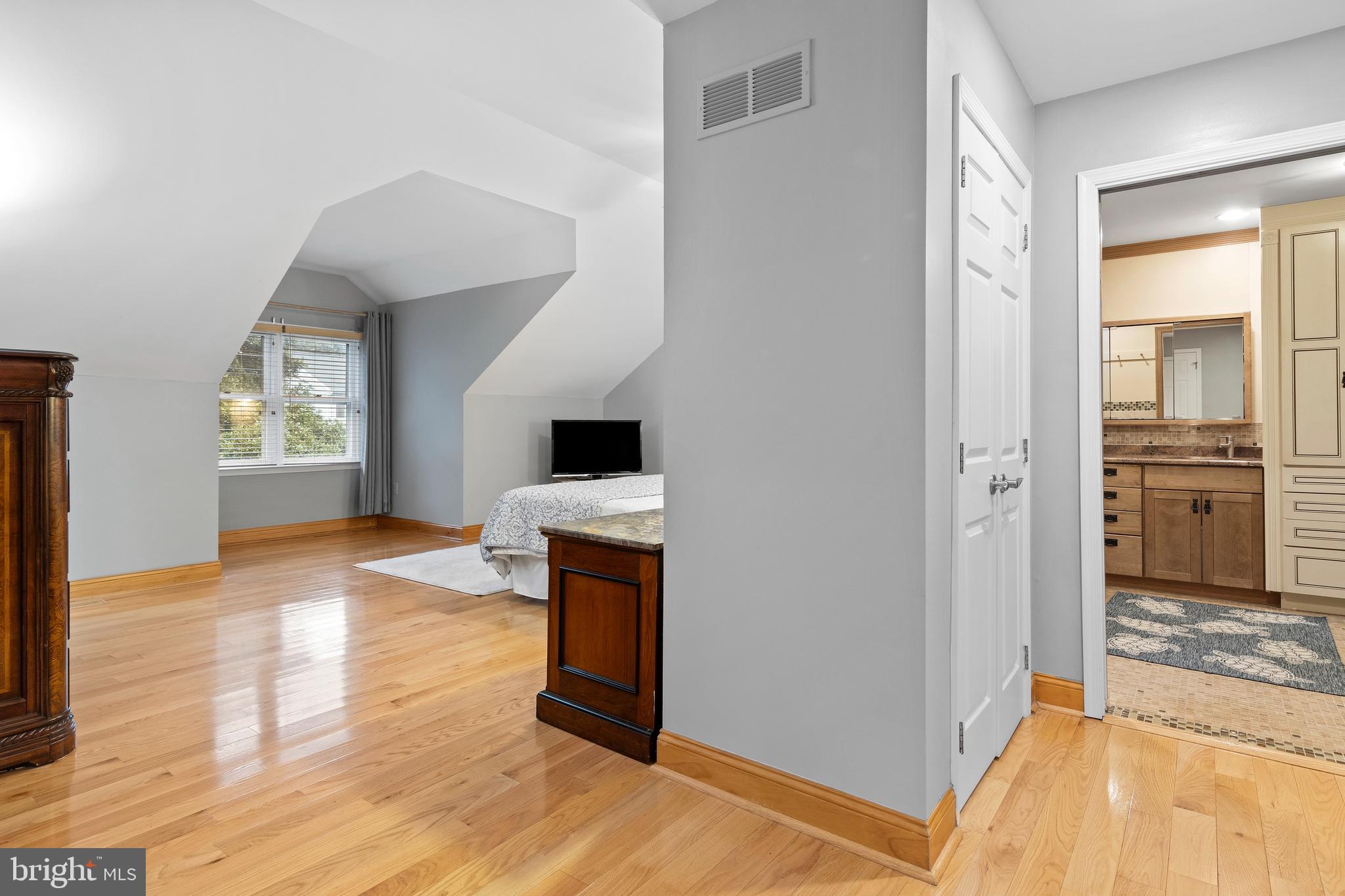 424 Red Coat Lane Wayne, PA 19087 - Photo 42 of 58 Primary suite